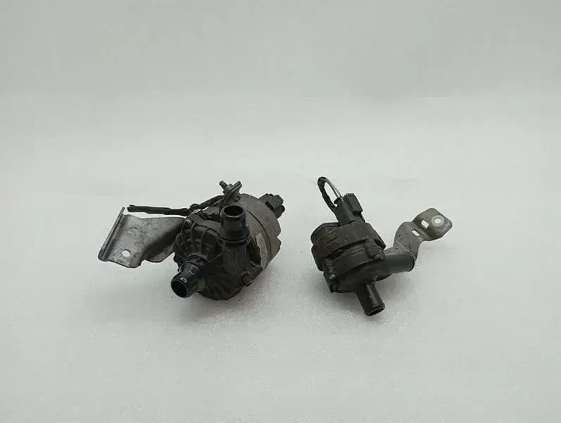 Mercedes C Class W205 Additional Cooling Pump A0005001700 Coolant Pump Pump