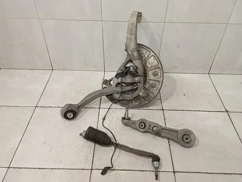 MERCEDES-BENZ Mercedes C Class W205 Left Front Hub A2053309903 Wheel Bearing Housing Front Left