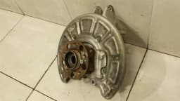 MERCEDES-BENZ Mercedes GT C190 GTR Left Rear Hub A1903505101 wheel carrier rear left AMG — thumbnail 2