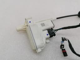 MERCEDES-BENZ MERCEDES GT 4 DOOR FRONT RIGHT DOOR CLOSING MOTOR A2577600400 RHD RIGHT HAND DRIVE — thumbnail 2