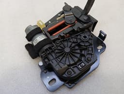 PORSCHE Porsche 911 991 99156111700 convertible cover lock soft top lock roof lock catch — thumbnail 5