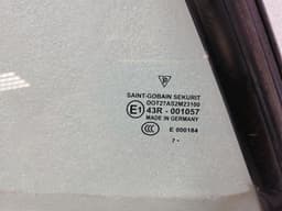 PORSCHE Porsche 911 997 right rear quarter glass 99754311211 door window 1/4 rear right — thumbnail 3