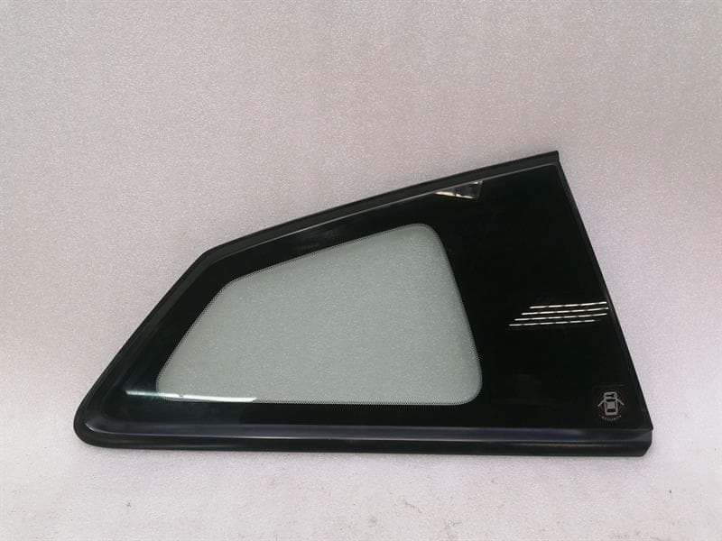 NISSAN Nissan GT-R R35 Right Rear Quarter Glass 83306JF00B Door Panel 1/4 Rear Right