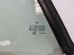 PORSCHE Porsche 911 997 right rear quarter glass 99754311211 door window 1/4 rear right — thumbnail 3