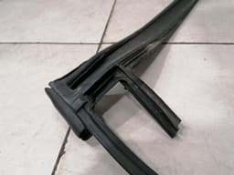 MCLAREN McLaren 570S Spider ROOF Seal 13AA552SP ROOF Seals WINDSCREEN — thumbnail 3