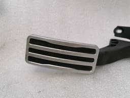NISSAN NISSAN GT-R R35 THROTTLE PEDAL (ELECTRICAL) 18002JF00A RIGHT HAND DRIVE RHD — thumbnail 4