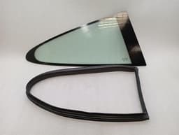 PORSCHE Porsche 911 997 right rear quarter glass 99754311200 door window 1/4 rear right — thumbnail 1