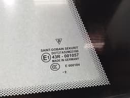 PORSCHE Porsche 911 997 right rear quarter glass 99754311200 door window 1/4 rear right — thumbnail 4