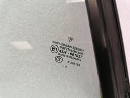 PORSCHE Porsche 911 997 right rear quarter glass 99754311211 door window 1/4 rear right — thumbnail 3