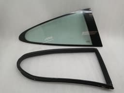 PORSCHE Porsche 911 997 right rear quarter glass 99754311205 door window 1/4 rear right — thumbnail 1
