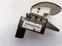 MCLAREN McLaren 600LT Spider Switch 13M1352CP Switch PARKBRAKE PARKING BRAKE — thumbnail 4