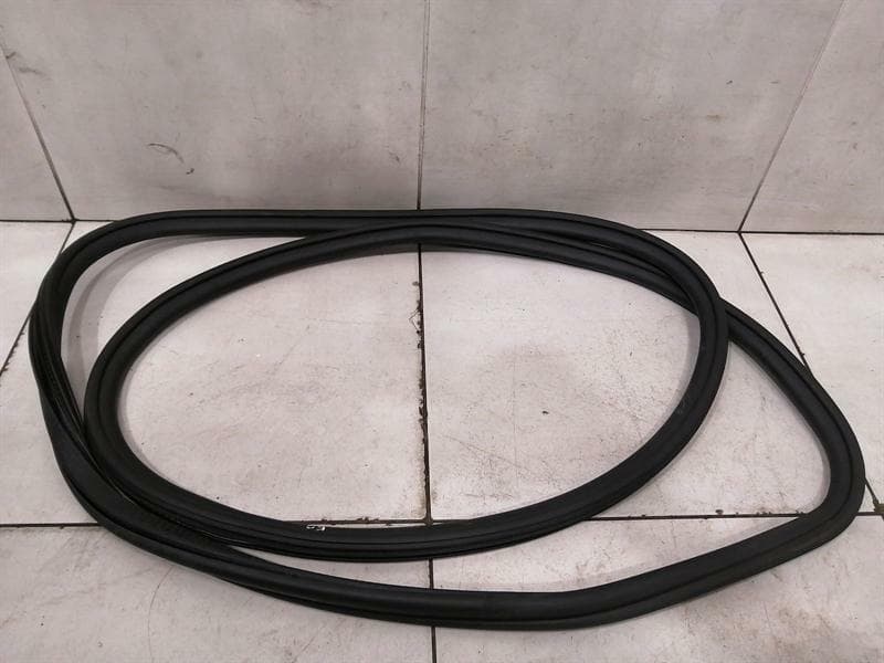 PORSCHE Porsche Macan 95b Front Right Door Seal 95B831721 Door Seals Front Re