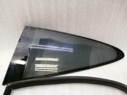 PORSCHE Porsche 911 997 left rear quarter glass 99754311105 door window 1/4 rear left — thumbnail 2