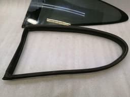 PORSCHE Porsche 911 997 left rear quarter glass 99754311105 door window 1/4 rear left — thumbnail 4