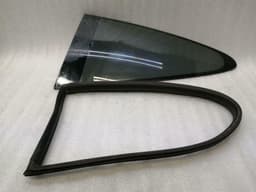 PORSCHE Porsche 911 997 left rear quarter glass 99754311105 door window 1/4 rear left — thumbnail 3