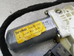 MERCEDES-BENZ Mercedes SL R230 W209 FRH door window engine A2308201042 power window motor — thumbnail 3