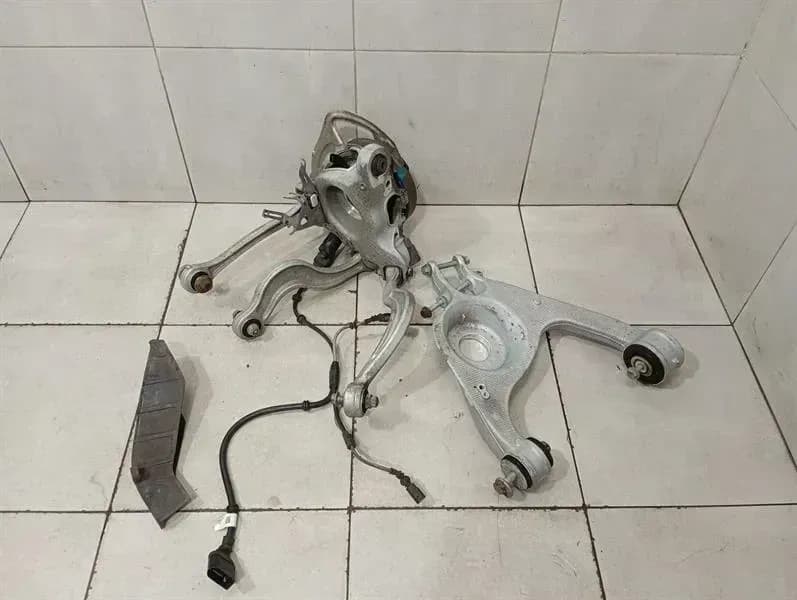 Bentley Continental GTC 18-24 3S 3SD Left Hub 971505435F Rear Wheel Bearing Housing