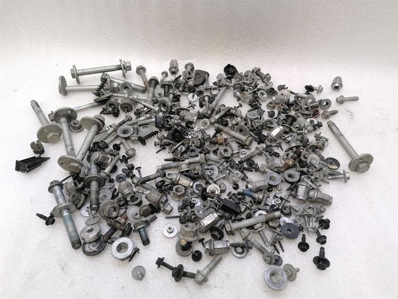 CHEVROLET CORVETTE C6 SCREENS BOLTS FROM ONE CAR SET SCREWS