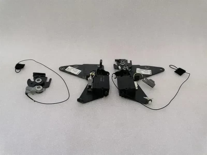 ASTON MARTIN ASTON MARTIN FAST S AD43-A61390-AD REAR SEAT LOCK SET