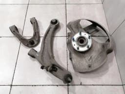 ASTON MARTIN Aston Martin DB9 Volante Right Front Hub 8D33-3K186-AC Wheel Bearing Housing Front Re — thumbnail 3