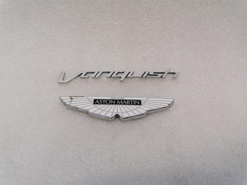 ASTON MARTIN VANQUISH AM310 CD33-407A74-BB REAR LOGOS BADGE ASSEMBLY WINGS