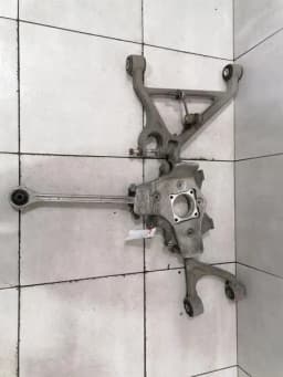 ASTON MARTIN Aston Martin Vanquish AM310 Left Rear Hub AD23-5A971-AA Rear Wheel Bearing Housing — thumbnail 2