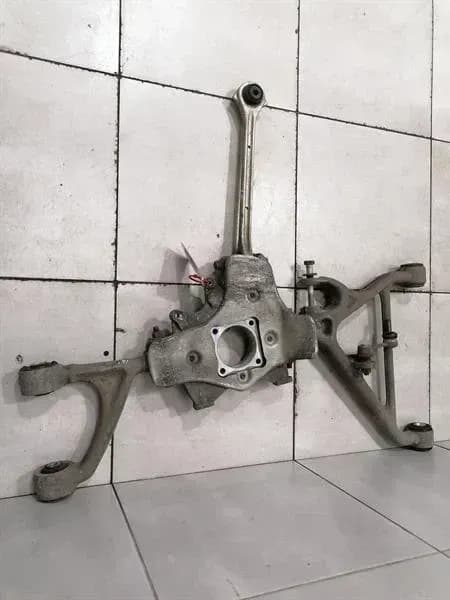 Aston Martin Vanquish AM310 Left Rear Hub AD23-5A971-AA Rear Wheel Bearing Housing