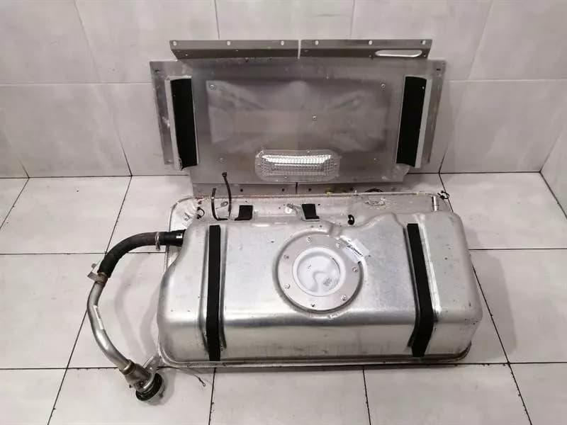 ASTON MARTIN ASTON MARTIN DB9 Steering Fuel Tank CD33-9C133-AE Fuel Tank