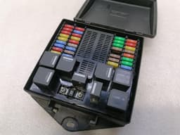 ASTON MARTIN Aston Martin Rapide AMR front fuse box BG33-14A173-AB fuse box front — thumbnail 7