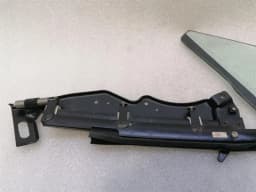 ASTON MARTIN Aston Martin Rapide FRH 1/4 Glass AD43-C262A36-AM Door Panel 1/4 Front Right — thumbnail 3