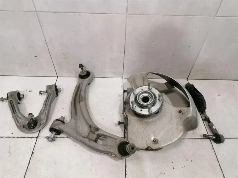 Aston Martin Rapide AMR Right Front Hub AY93-3K186-AB AMR Front Wheel Bearing Housing