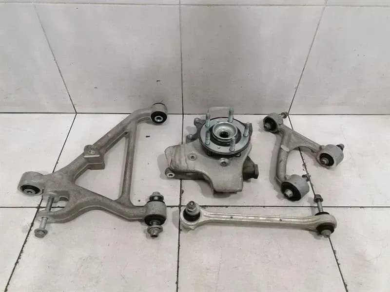 ASTON MARTIN Aston Martin Rapide AMR Right Rear Hub AD43-5A970-AB Rear Wheel Bearing Housing