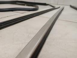 ASTON MARTIN ASTON MARTIN CURVE MK2 2011-2012 Door Seal 4G43-F20708-Bra Door Seals RH — thumbnail 4