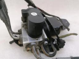 MERCEDES-BENZ Mercedes W221 rear ABC suspension valve A2213201058 rear air suspension valve — thumbnail 2
