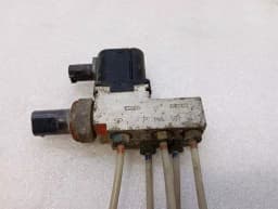 MAYBACH Maybach 62 V240 air suspension valve A2113200158 valve block — thumbnail 5