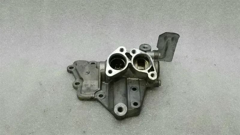 Mercedes S-Class W221 oil filter housing A2751800334 oil cooler holder M275 V12