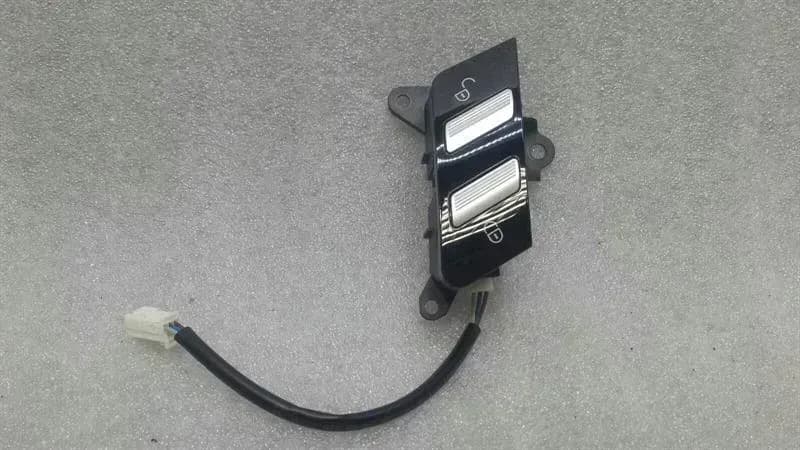 Mercedes S W221 Right Door Lock Switch A2218213151 Central Locking Switch