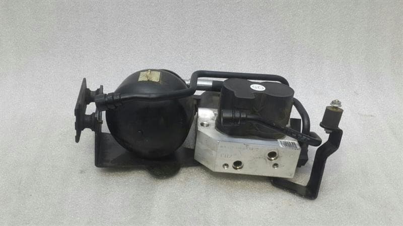 Mercedes SL R230 rear ABC valve A2213201058 hydraulic valve ABC rear W221 W216