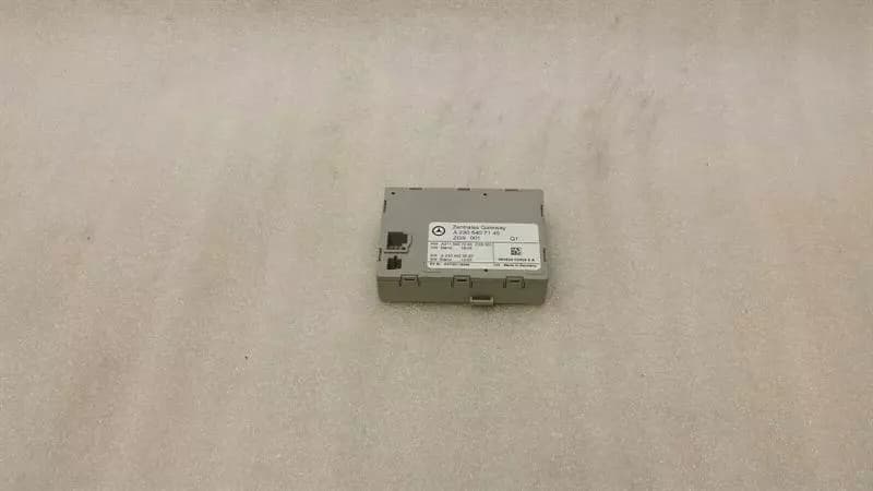 Mercedes SL R230 Central Gateway Module A2305407145 Central Control Unit ZGW