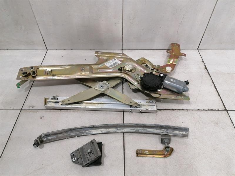 FERRARI Ferrari 550 Maranello F133 Left Front Door Winder 64742900 Window Regulator Left