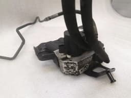 MERCEDES-BENZ Mercedes S-Class W222 S63 AMG Rear ABC Valve A2213201058 Hydraulic Valve Rear — thumbnail 5