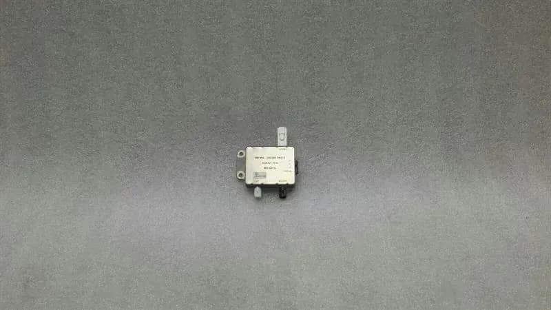 Mercedes SL R230 Aerial / Antenna A2208271842 Antenna Amplifier
