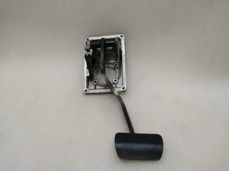 Mercedes G-Wagen W463 Brake Pedal A4632940701 Brake Pedal
