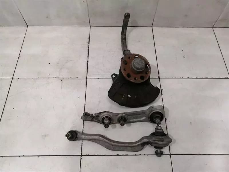 Mercedes CLS55 AMG W219 Right Front Hub A2113305220 Wheel Bearing Housing Front Right