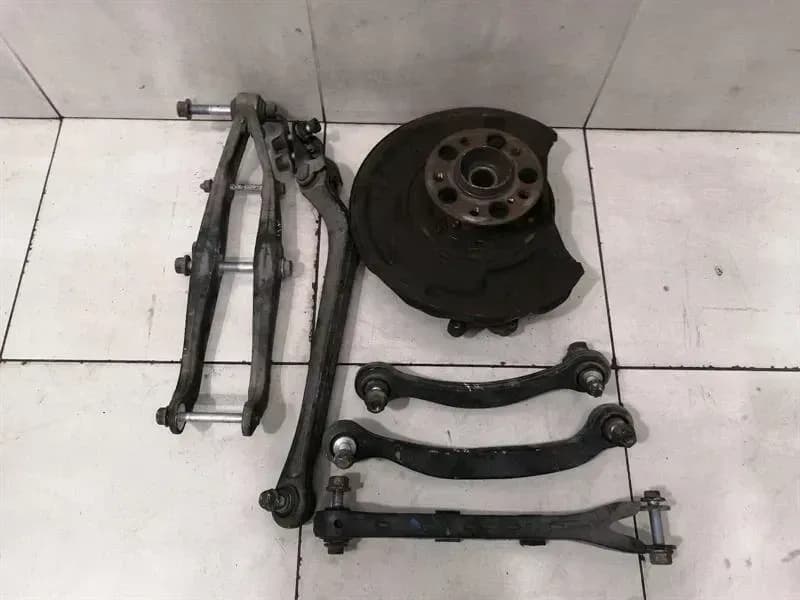 MERCEDES-BENZ Mercedes CLS55 AMG W219 Right Rear Hub A2113504608 Wheel Bearing Housing Rear Right