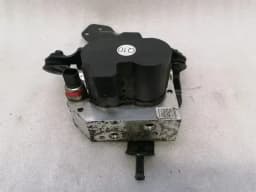MERCEDES-BENZ Mercedes W221 rear ABC suspension valve A2213201058 rear air suspension valve — thumbnail 1