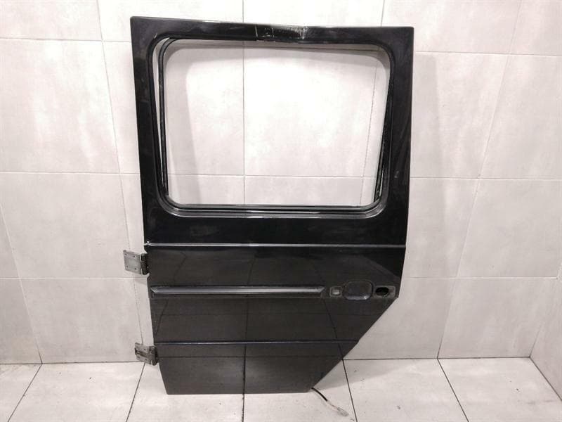 MERCEDES-BENZ Mercedes G-Wagen W463 left rear door A4637304505 door rear left defect