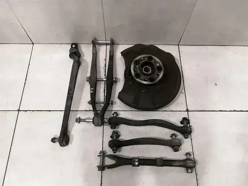 Mercedes CLS55 AMG W219 Right Rear Hub A2113504608 Wheel Bearing Housing Rear Right