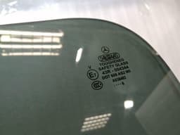MERCEDES-BENZ Mercedes G-Wagen W463 left rear door glass A4637350910 door window rear left — thumbnail 6