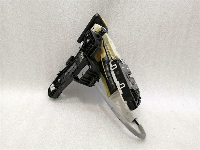 Mercedes E Class W212 front left door lock A2047203735 door lock front left